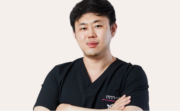 Director of Implant Center, <br>Dr. Seung Yeop Lee